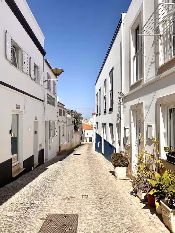 Algarve property guidebook — coastal views and local tips